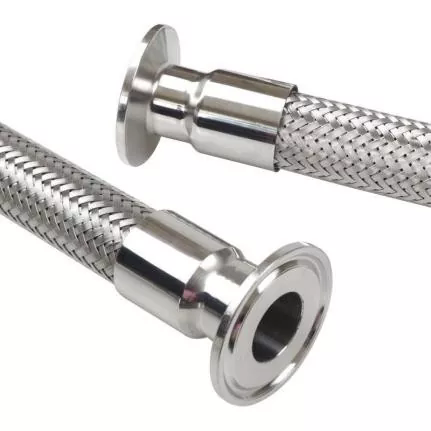 Hvordan forbedrer en flettet metallslange ytelsen til industriell væskeoverføring?